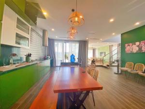 Köök või kööginurk majutusasutuses Tropical Villa 3 bedrooms at Venus Resort by Flamingo- free entry ticket