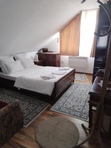 Postel nebo postele na pokoji v ubytování Casa traditionala Subcetate