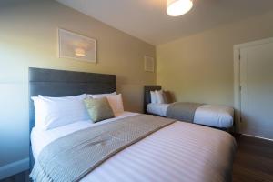a bedroom with two beds in a room at Riverside Dingle - Luxury Apt 2 in Dingle