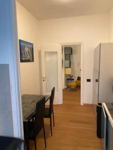 Η κουζίνα ή μικρή κουζίνα στο Azzurra House +16 φωτογραφίες