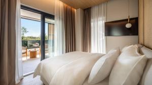 Postel nebo postele na pokoji v ubytování Luxury Villa Silea by Villas Holiday + 31 fotografií