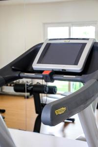 コインブラにあるMiCasa Studiosのトレッドミルの上に置かれたタブレット