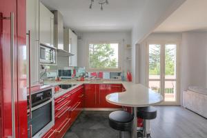 Photo de la galerie de l'établissement T3 lumineux pour 6 personnes proche métro Lyon, à Caluire-et-Cuire