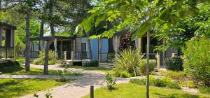 Ogród w obiekcie Victoria Mobilehome in Padova Premium Camping Resort