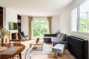 Χώρος καθιστικού στο La Villa Tome , Appartement dans maison individuelle, piscine