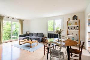 Χώρος καθιστικού στο La Villa Tome , Appartement dans maison individuelle, piscine