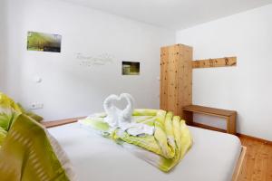 Postel nebo postele na pokoji v ubytování Bertollhof Apfelerlebnis