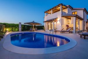 Πισίνα στο ή κοντά στο Villa M&M ZadarVillas