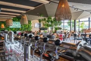 a bar with wine glasses in a restaurant at Big Horn | 12 personen in Well