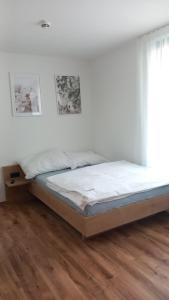 Postel nebo postele na pokoji v ubytování Bright & Modern Studios in Haselstauden