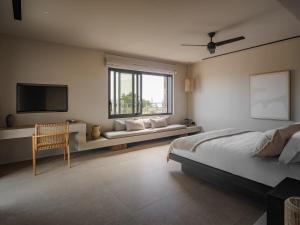 Katil atau katil-katil dalam bilik di Beachfront Villa Oneiro with Sea Views
