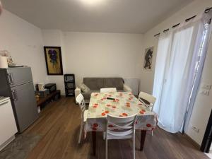 Η κουζίνα ή μικρή κουζίνα στο Appartamento Morelli Beach - Via Fratti