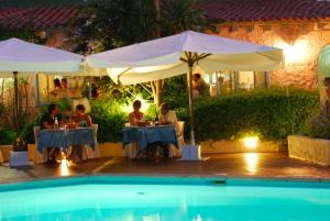 Гости Hotel Stefania Boutique Hotel by the Beach