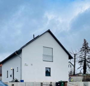 a white building with a window on the side of it at PrimeBnb Schönbrunn in Schönbrunn