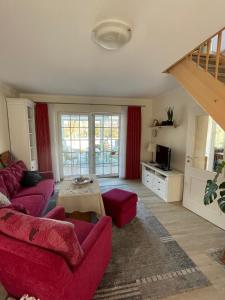 a living room with red couches and a table at Egon in Neuruppin