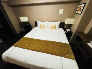 Postel nebo postele na pokoji v ubytování Le Tour Hotel Akihabara Ekimae 楽途ホテル秋葉原駅前店
