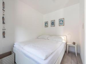 Ένα ή περισσότερα κρεβάτια σε δωμάτιο στο Bungalow in Callantsoog near Sandy Beach