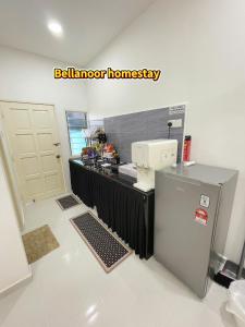 Kuchyň nebo kuchyňský kout v ubytování Bellanoor Homestay Kuala Terengganu