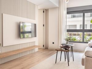 Posedenie v ubytovaní Modern with swimming pool- 2Bd 2Bth- Triana