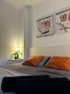 a bedroom with a bed and two pictures on the wall at Chula Vista Apartamento, 200m de la playa, piscina, parking in Daimuz