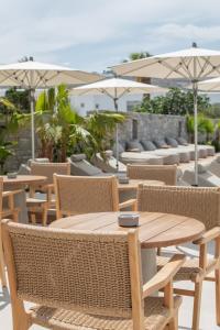 Uma área de estar em Nuca Mykonos