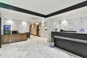 a lobby with a counter and marble walls at Hotel Onggi in Gyeongju