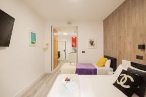 A television and/or entertainment centre at Apartamentos Day Madrid CHUECA Centro Gran Via Sol Malasaña