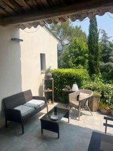 Χώρος καθιστικού στο CHAMBRE d'HOTES POUR 2 PERSONNES