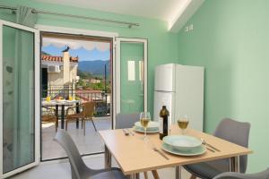 Balkón nebo terasa v ubytování Filalithis Studios & Apartments
