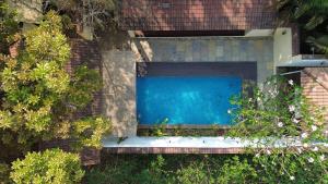 Fotografie z fotogalerie ubytování Alaya Stays Nehamrit Balinese Villa Pet friendly 1 Bedroom With Pvt Pool v destinaci Murbād