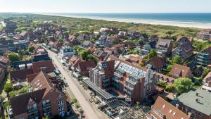 an aerial view of a city with buildings and the beach at Hotel Atlantic Juist in Juist