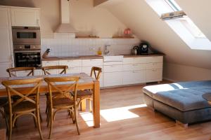 Kuchyňa alebo kuchynka v ubytovaní Mikulov Apartmány MAGISTR