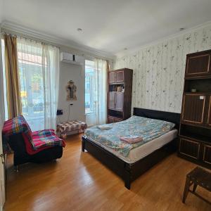 Postel nebo postele na pokoji v ubytování Rooms in old Tbilisi