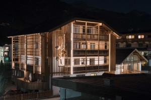 een gebouw bovenop een gebouw bij Atelier Garni Astei in Grossarl