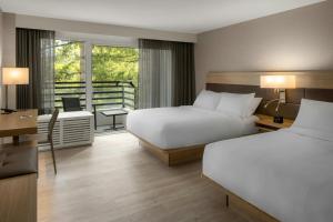 Postel nebo postele na pokoji v ubytování AC Hotel by Marriott Portland Lake Oswego