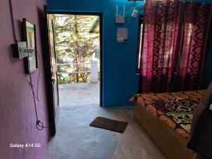 Φωτογραφία από το άλμπουμ του Himalayan homestay opposite to white waterinn hotel, Tipa Road, mecleodganjj στη Νταραμσάλα