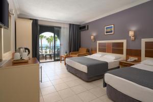 Postel nebo postele na pokoji v ubytování Kaila Krizantem Hotel