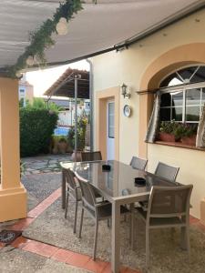 a dining room table and chairs on a patio at Casa Rural Valdevilano in La Roca de la Sierra