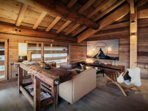 a living room with a table and a couch in a cabin at La Ferme de Mila - OVO Network in Saint-Jean-de-Sixt