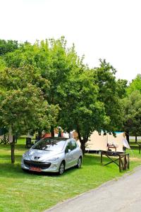 Jardín al aire libre en Camping Siena Colleverde