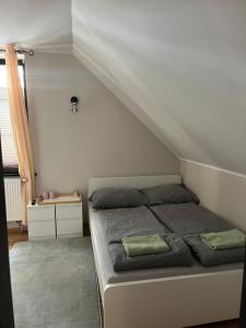 Łóżko lub łóżka w pokoju w obiekcie Zatoka Stegna