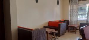 Area soggiorno di The nest motel kisoro