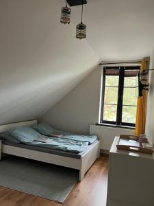 Łóżko lub łóżka w pokoju w obiekcie Zatoka Stegna