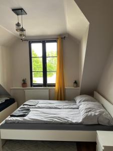 Łóżko lub łóżka w pokoju w obiekcie Zatoka Stegna