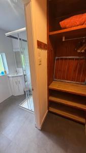 Ένα ή περισσότερα κρεβάτια σε δωμάτιο στο 1 Bedroom Cabin with Mountain & Loch Views - Quiet Location between Glencoe & Ben Nevis +60 φωτογραφίες
