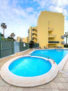 Piscina a luzsol o a prop