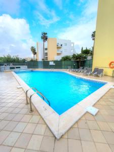 Piscina a luzsol o a prop