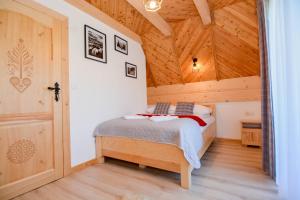 Ένα ή περισσότερα κρεβάτια σε δωμάτιο στο Domek i Apartament pod Tatrami