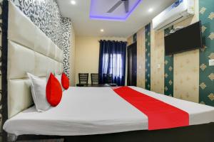 Postel nebo postele na pokoji v ubytování Hotel O K10