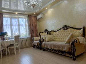 Posezení v ubytování 3 Rooms of the Sun